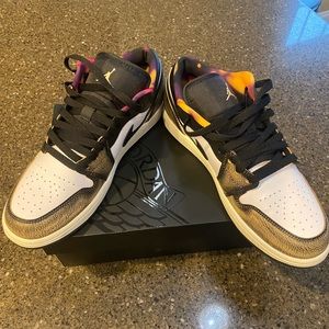 Jordan 1 low SE wear away New with box and laces